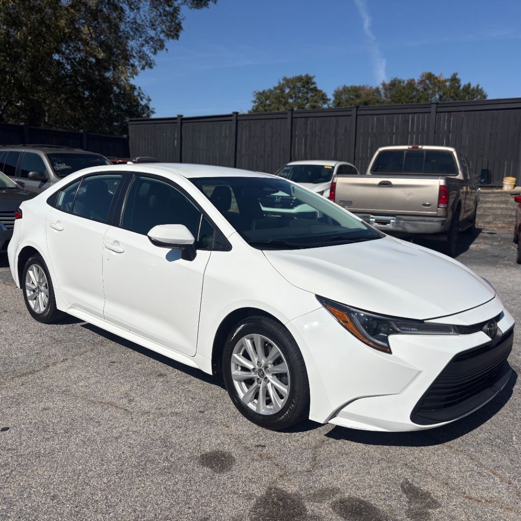 2024 Toyota Corolla LE's photo