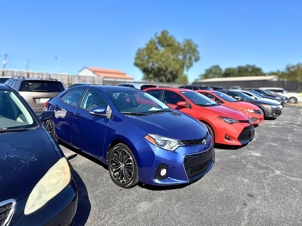2015 Toyota Corolla LE's photo